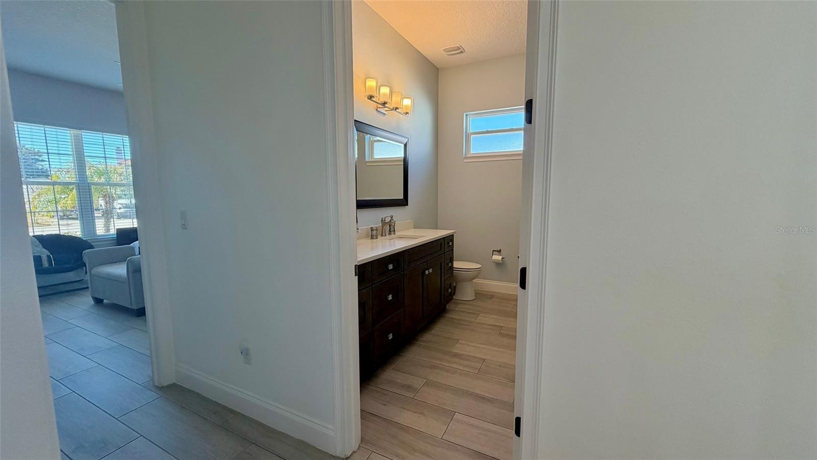 Image 22 of 47 For 20 Lake Success Drive