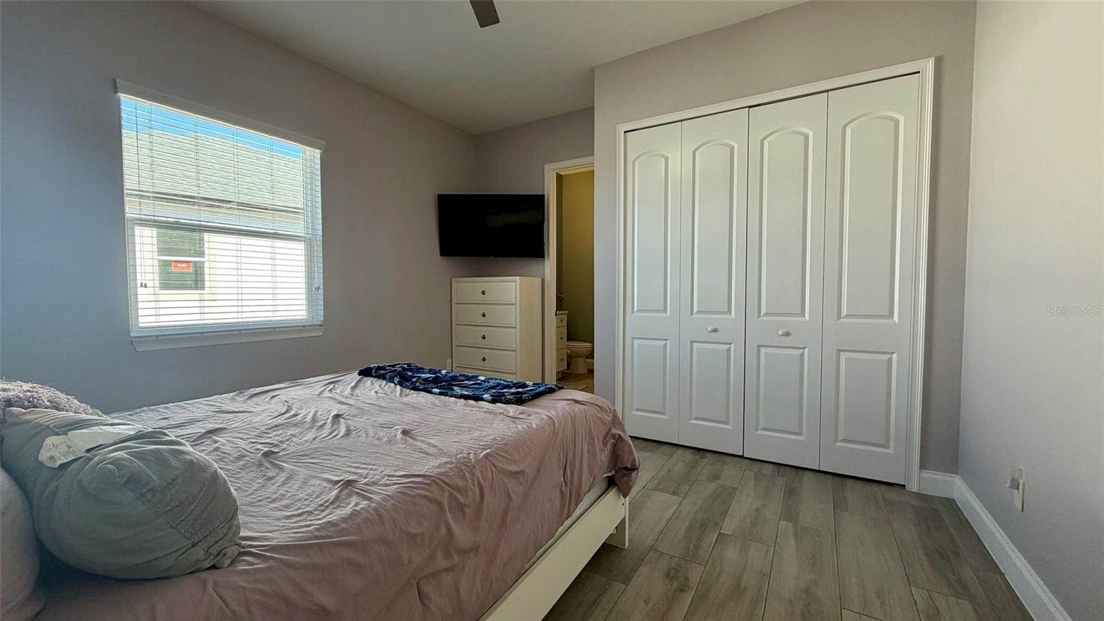 Image 26 of 47 For 20 Lake Success Drive