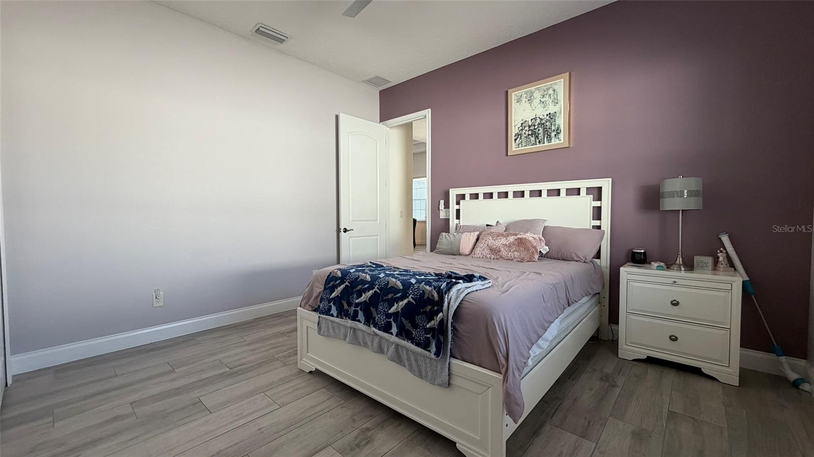 Image 27 of 47 For 20 Lake Success Drive