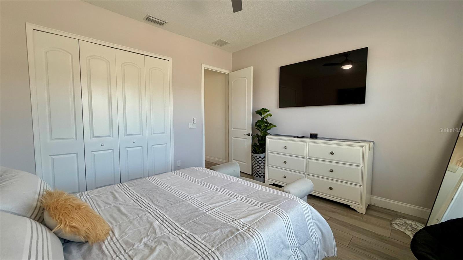 Image 31 of 47 For 20 Lake Success Drive