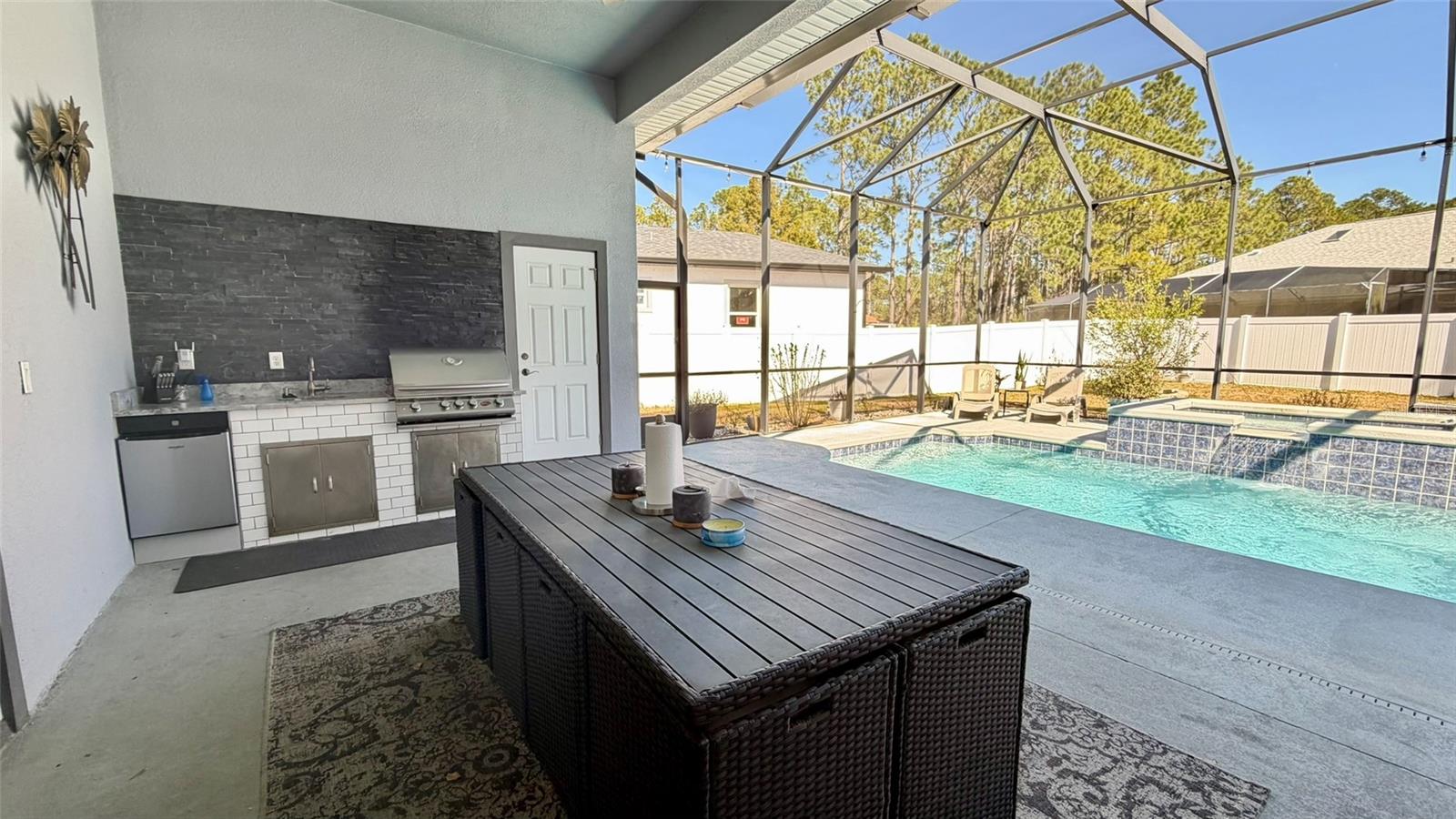 Image 32 of 47 For 20 Lake Success Drive