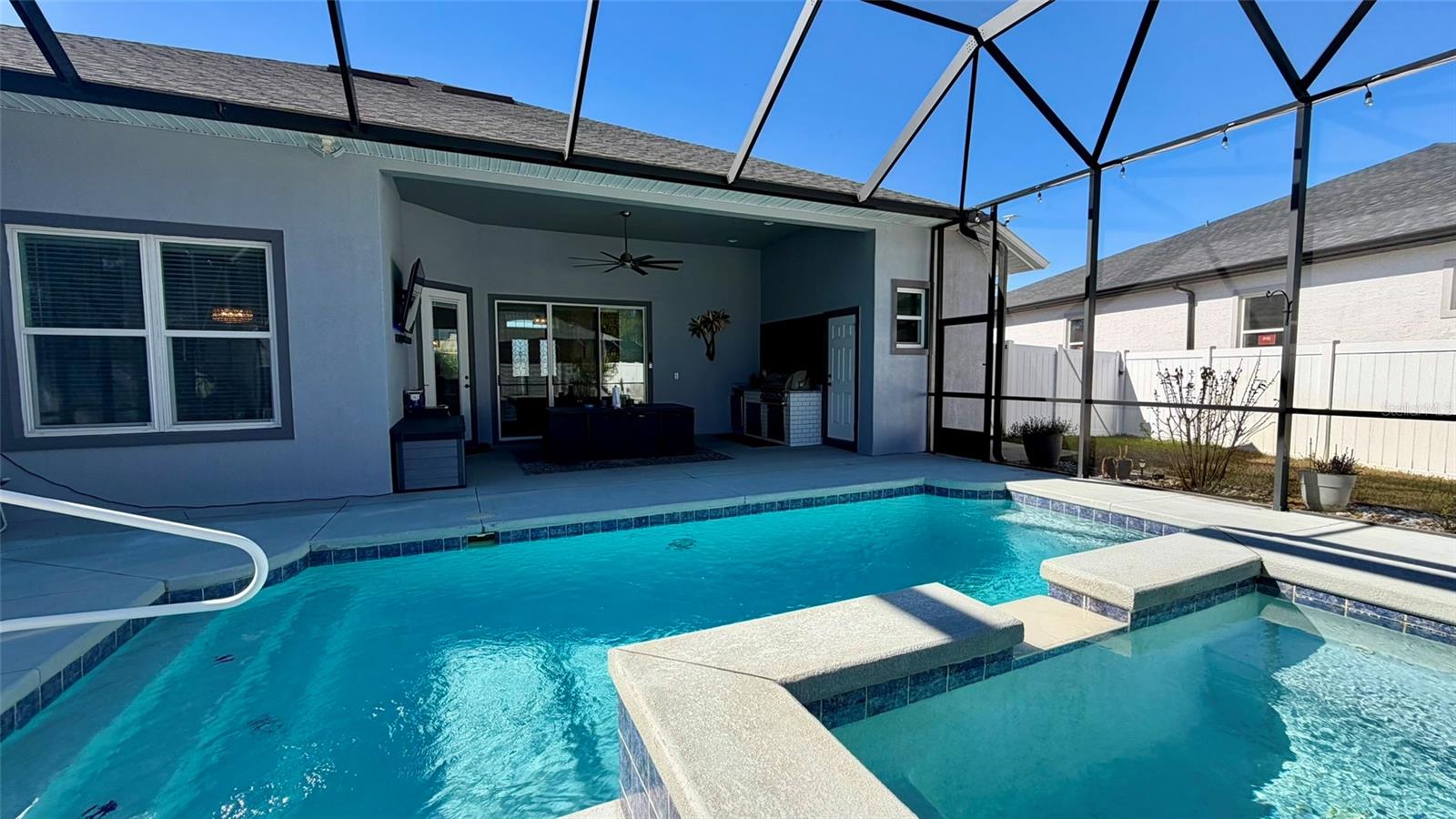 Image 6 of 47 For 20 Lake Success Drive