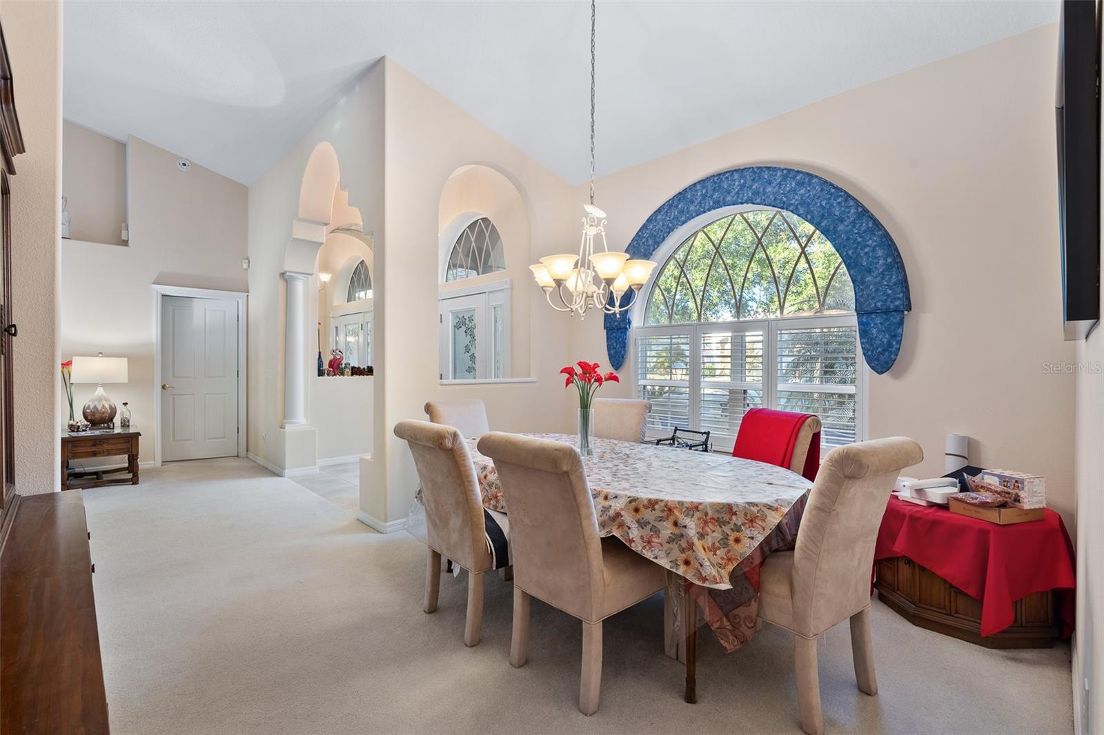 Listing photo id 8 for 6 Ibis Court N