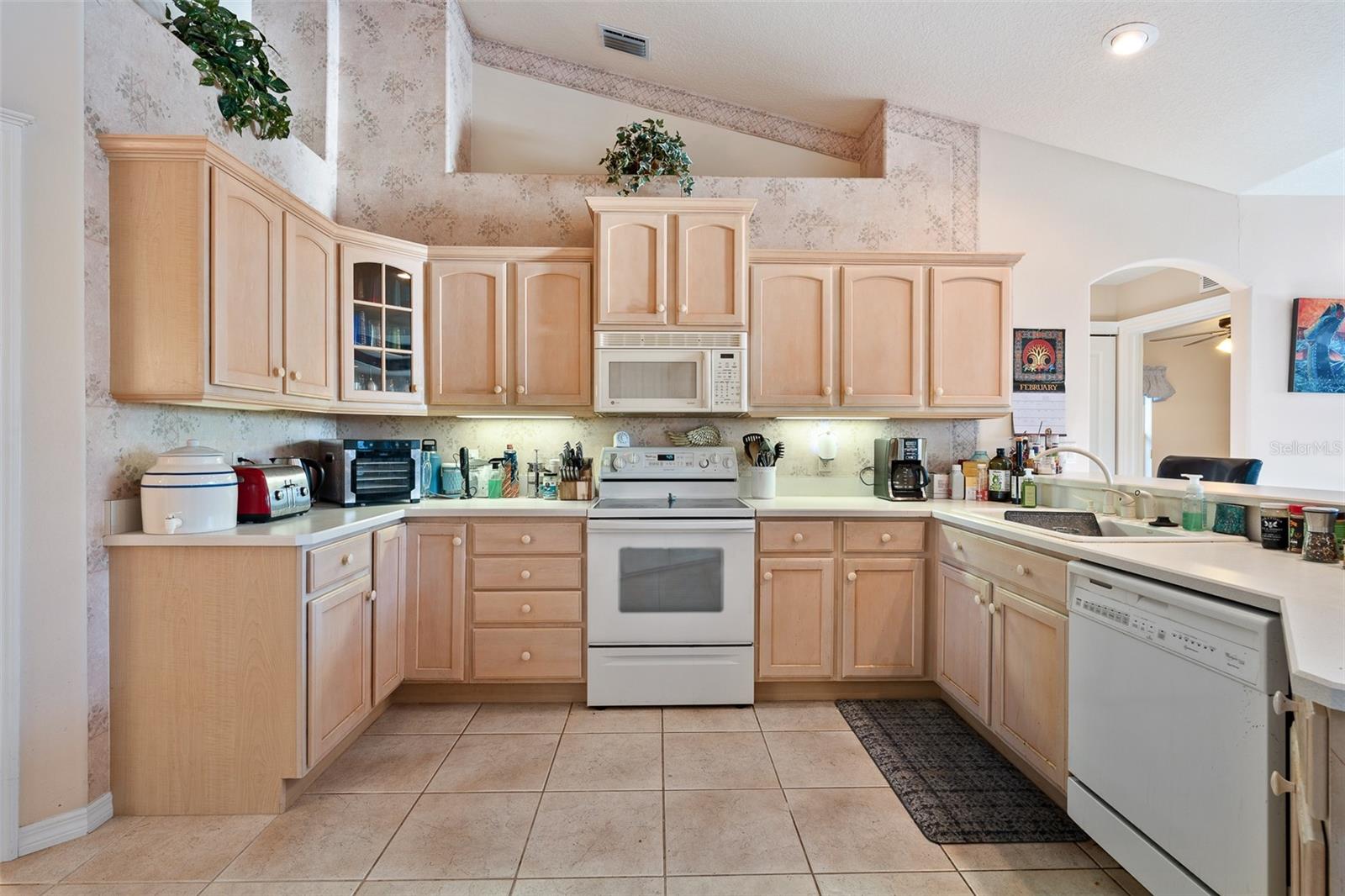 Listing photo id 10 for 6 Ibis Court N