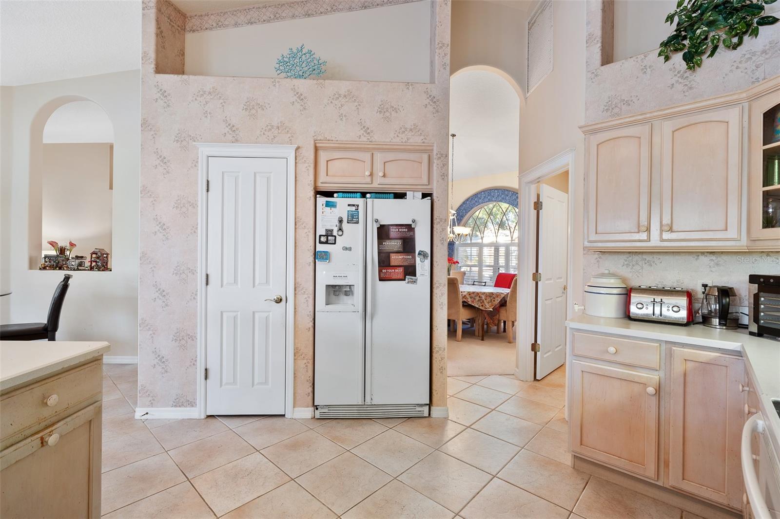 Listing photo id 12 for 6 Ibis Court N