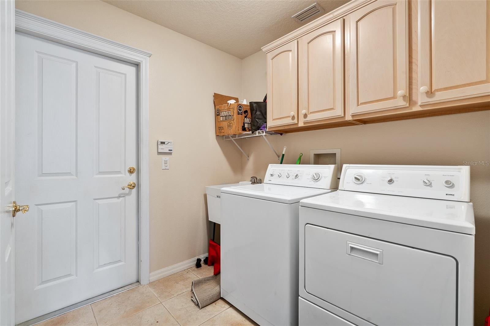 Listing photo id 16 for 6 Ibis Court N