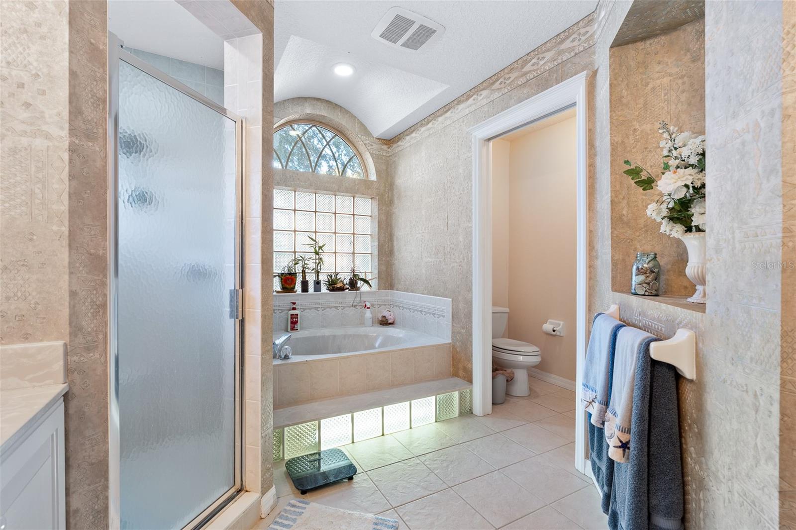 Listing photo id 23 for 6 Ibis Court N