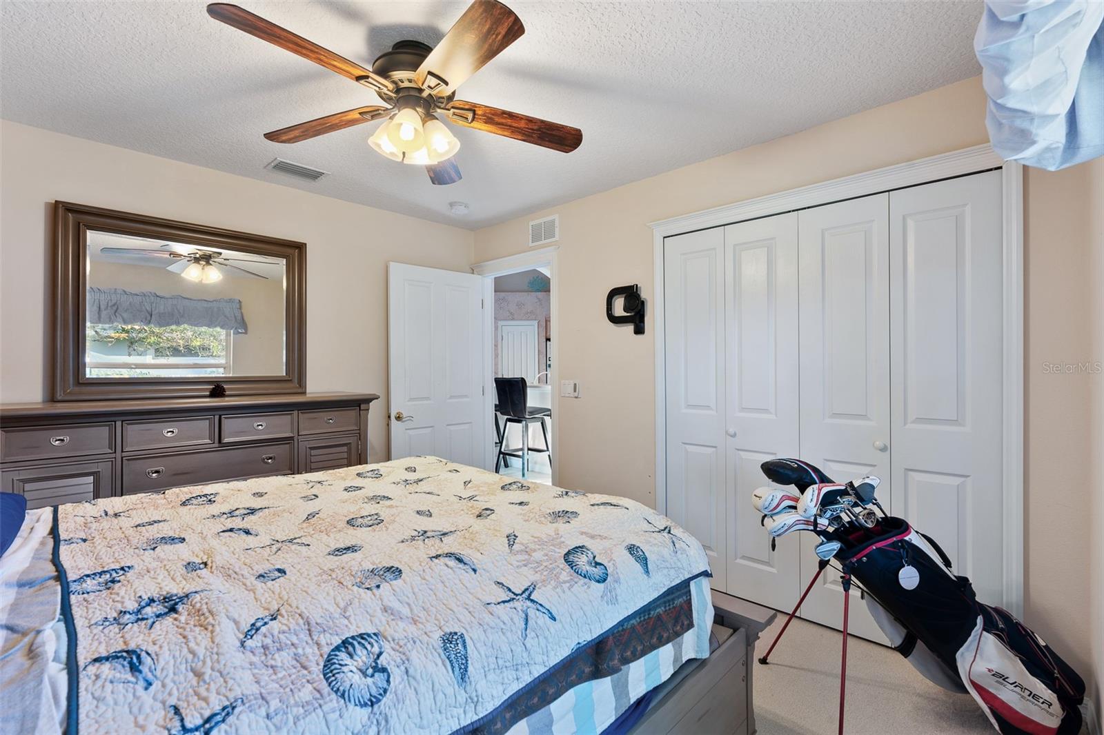Listing photo id 28 for 6 Ibis Court N