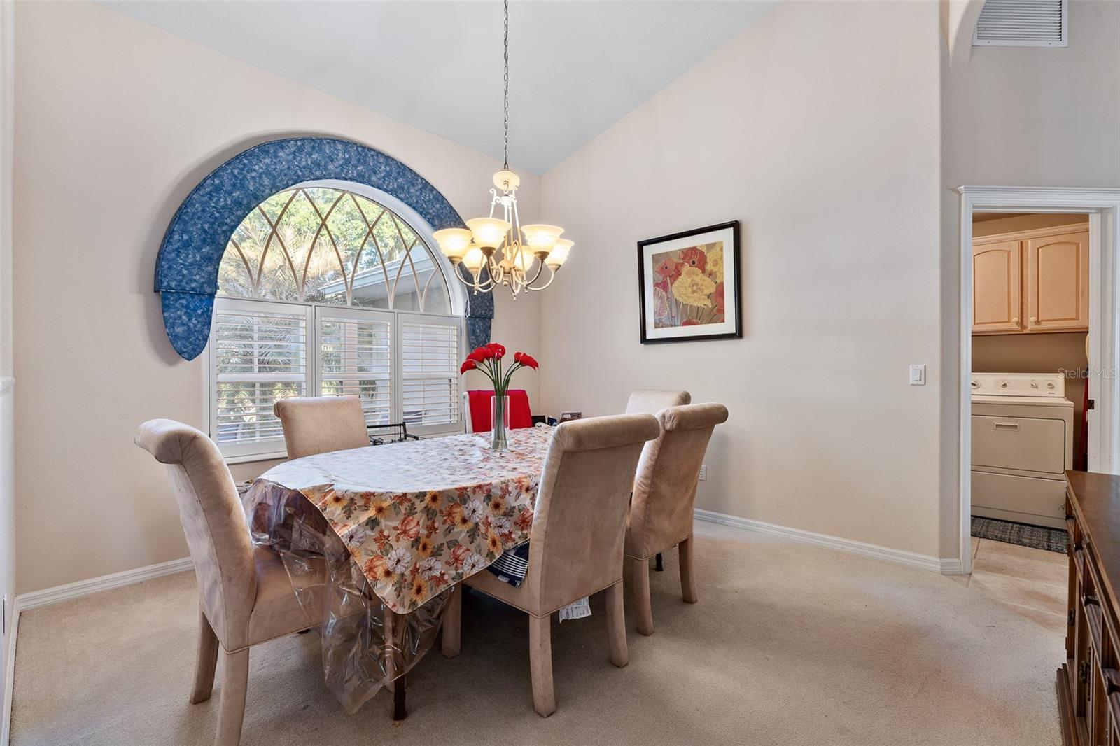 Listing photo id 7 for 6 Ibis Court N