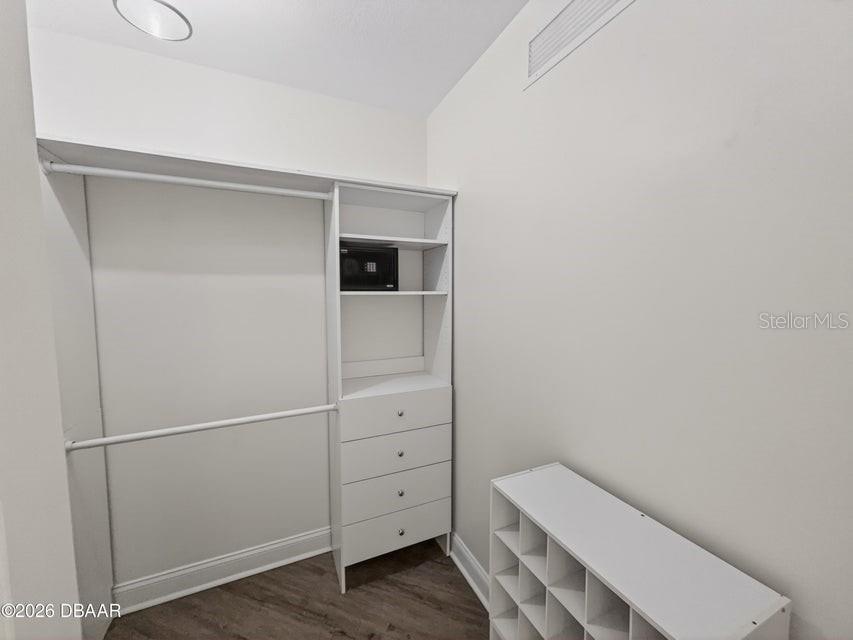 Image 20 of 79 For 241 Riverside Drive 510