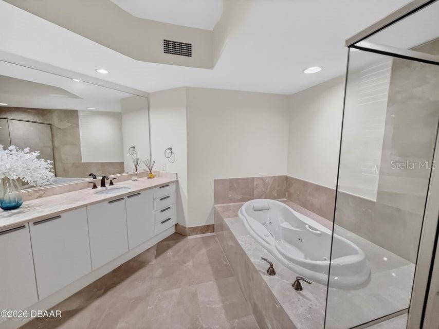 Image 26 of 79 For 241 Riverside Drive 510