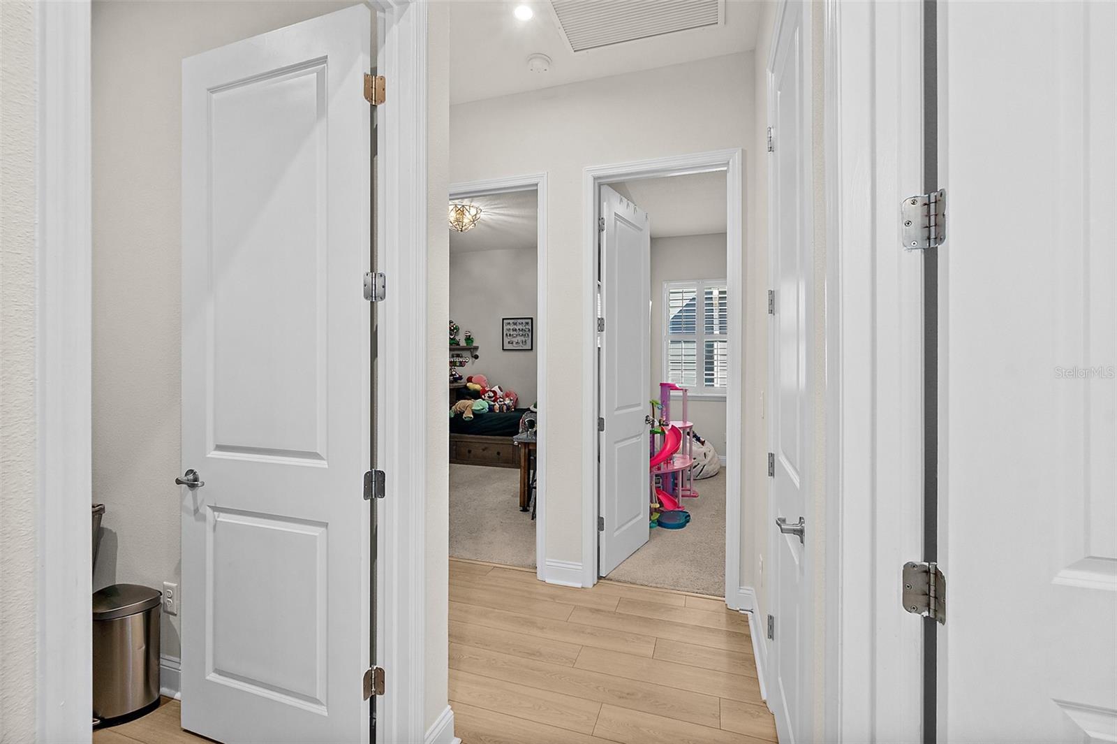 Image 25 of 40 For 254 Oak Shadow Place