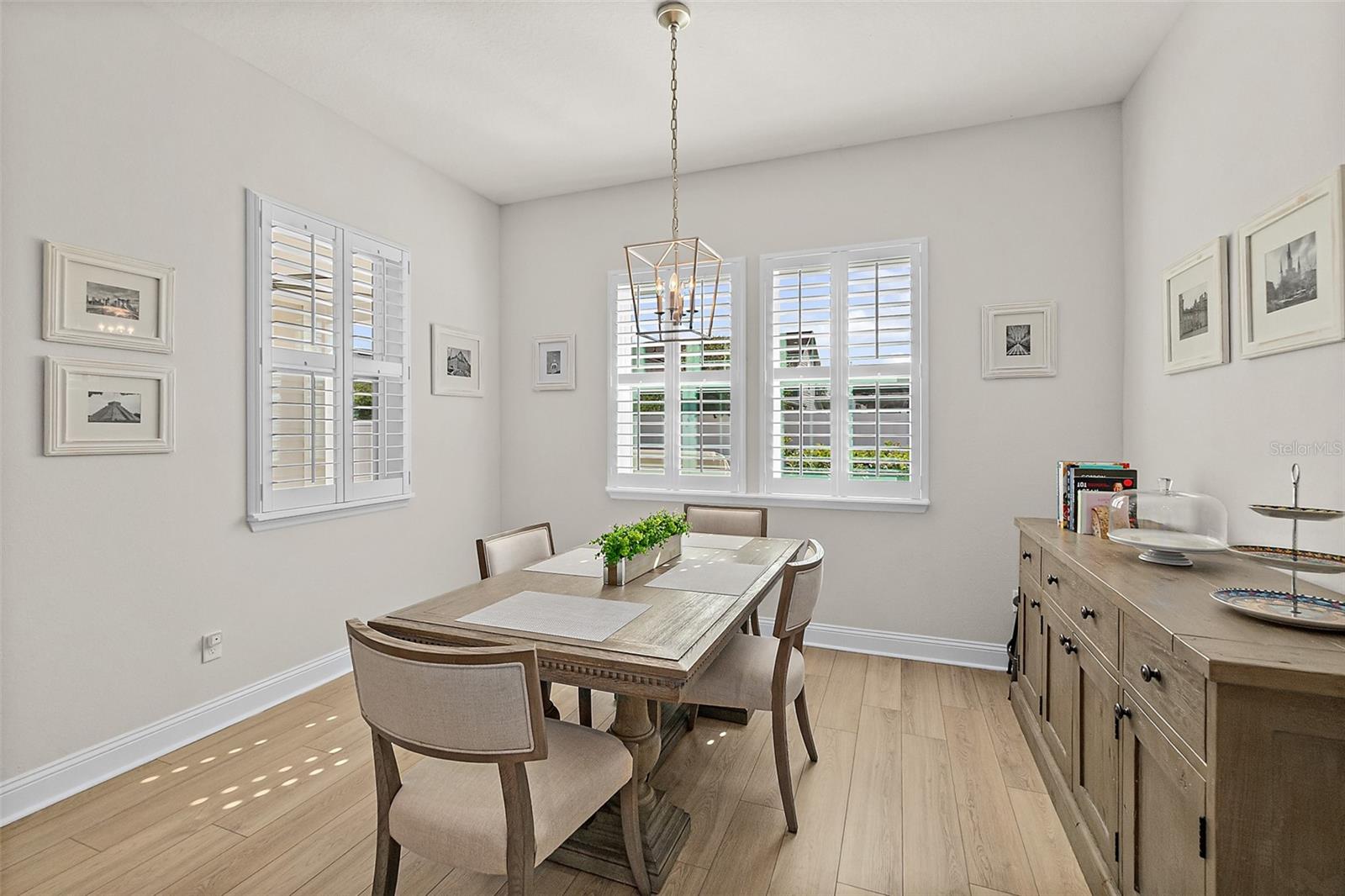 Image 8 of 40 For 254 Oak Shadow Place