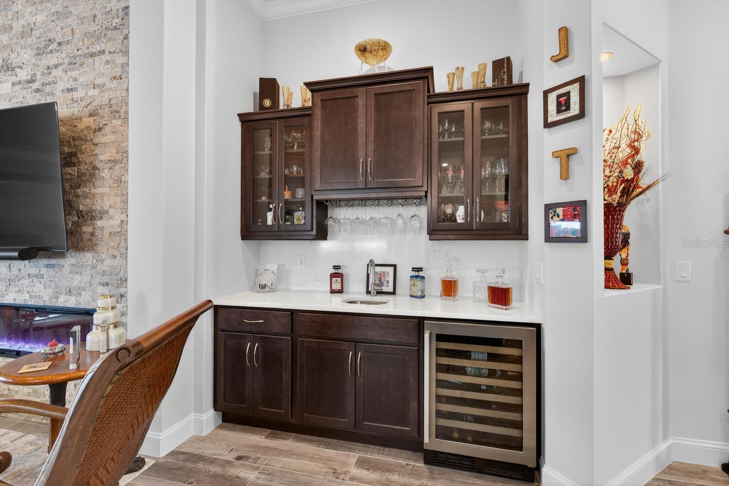 Image 18 of 99 For 401 Bourganville Drive