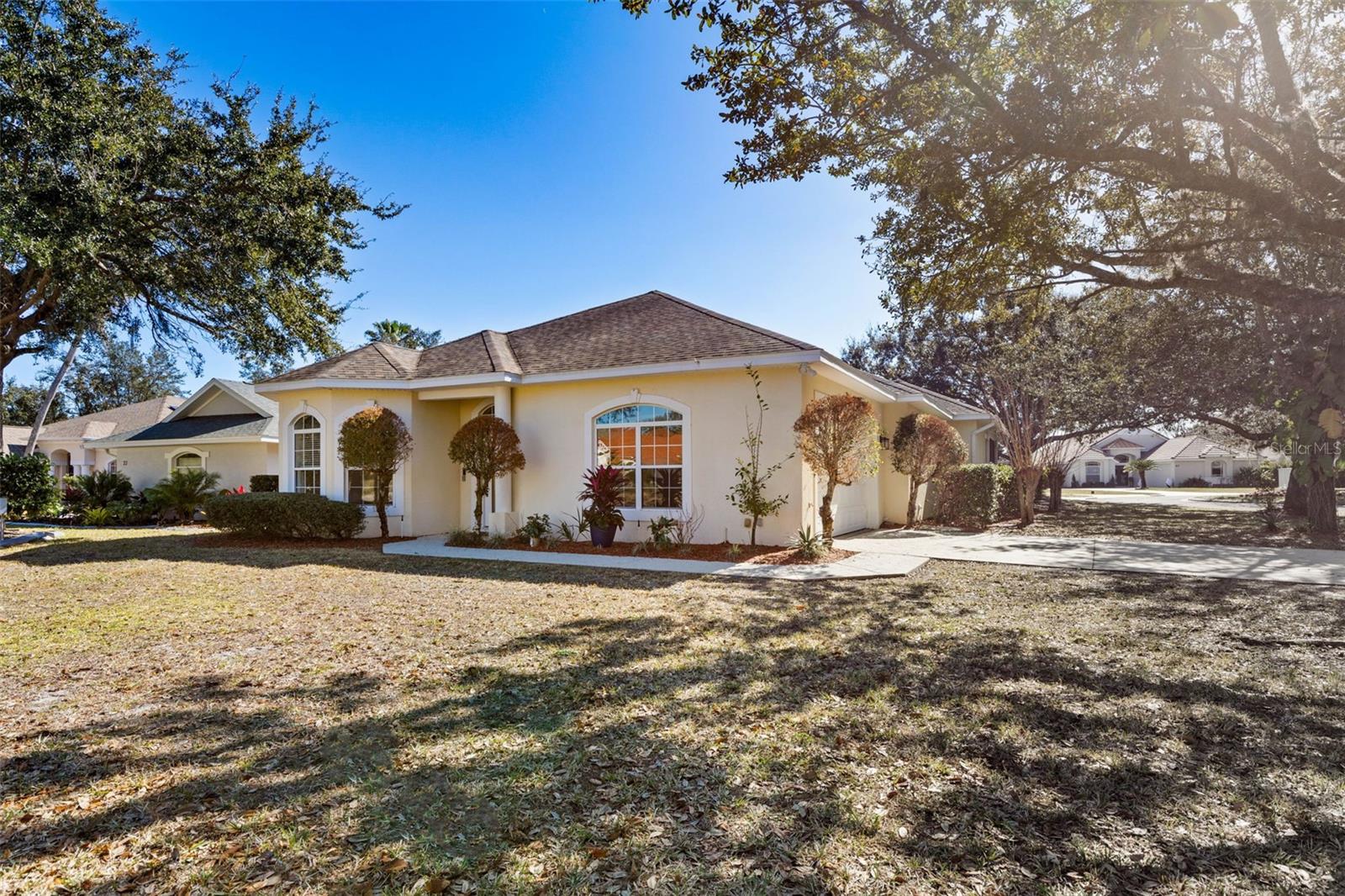 Image 3 of 98 For 35 Acclaim At Lionspaw