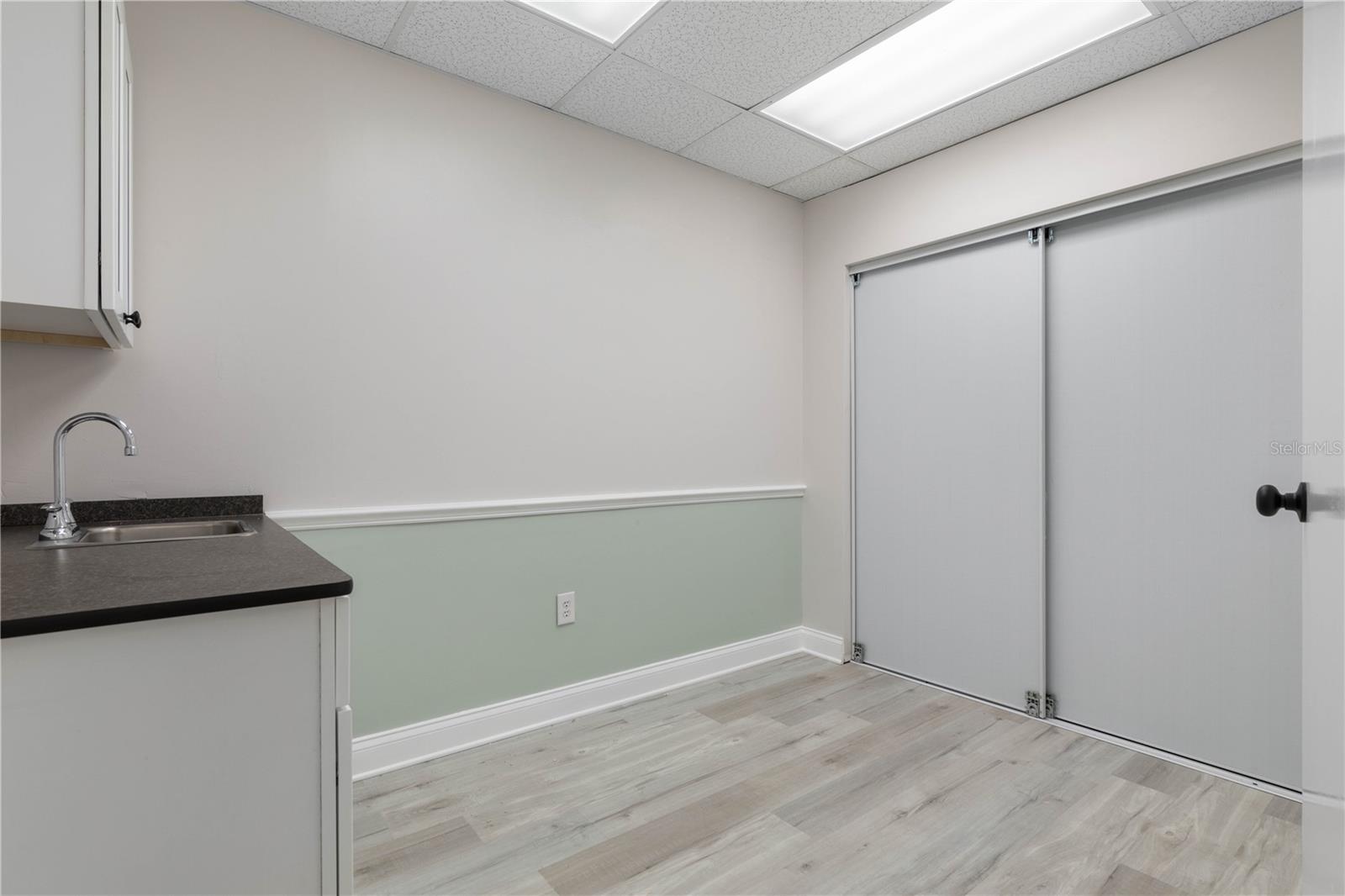 Image 10 of 20 For 28 Office Park Dr