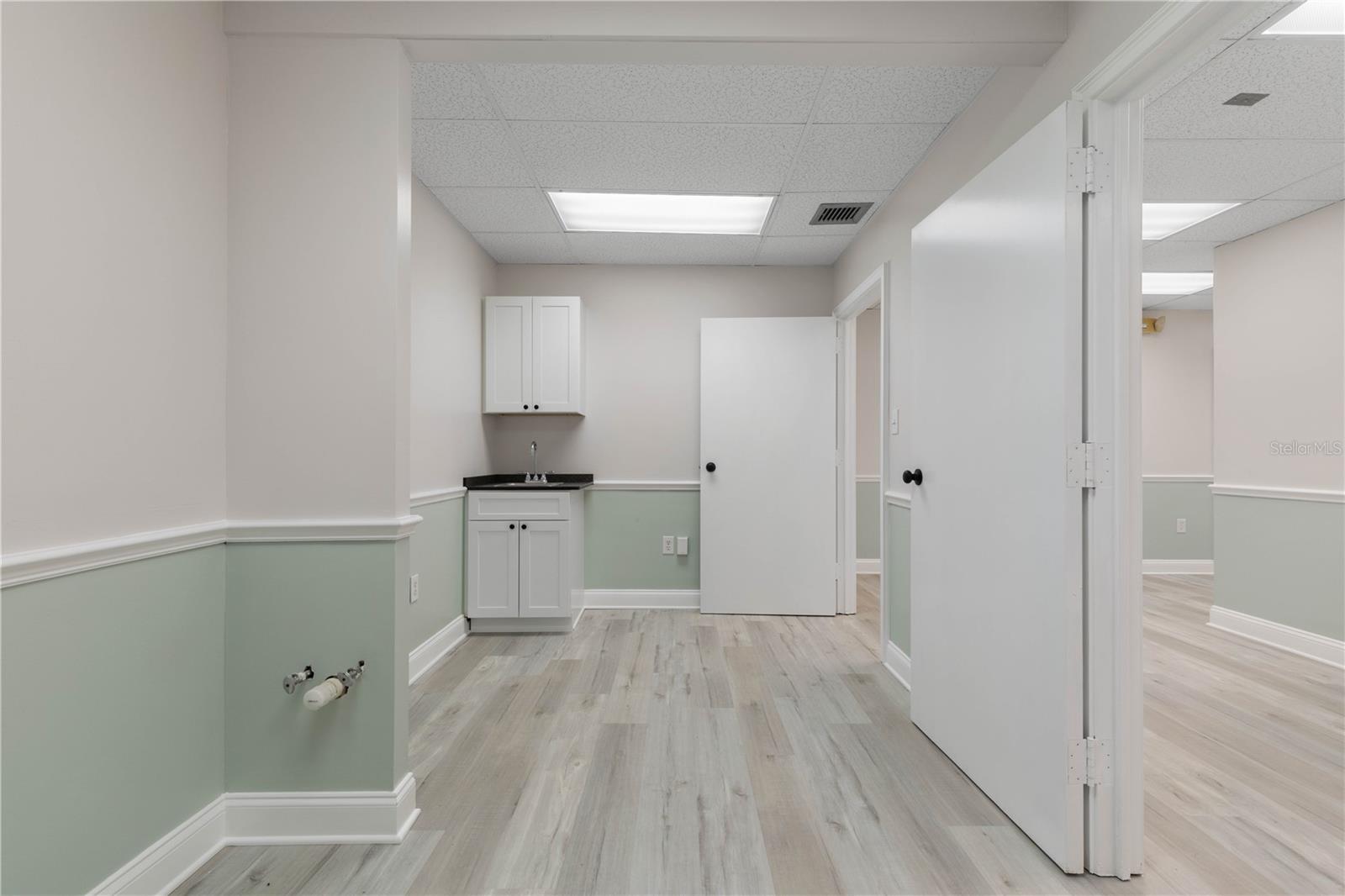 Image 11 of 20 For 28 Office Park Dr