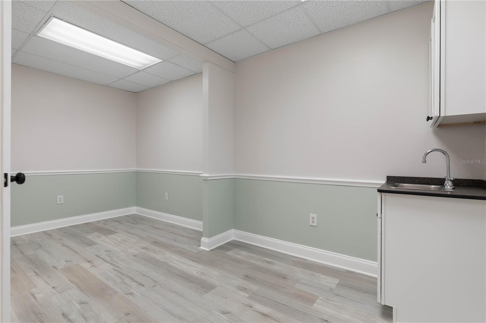 Image 12 of 20 For 28 Office Park Dr