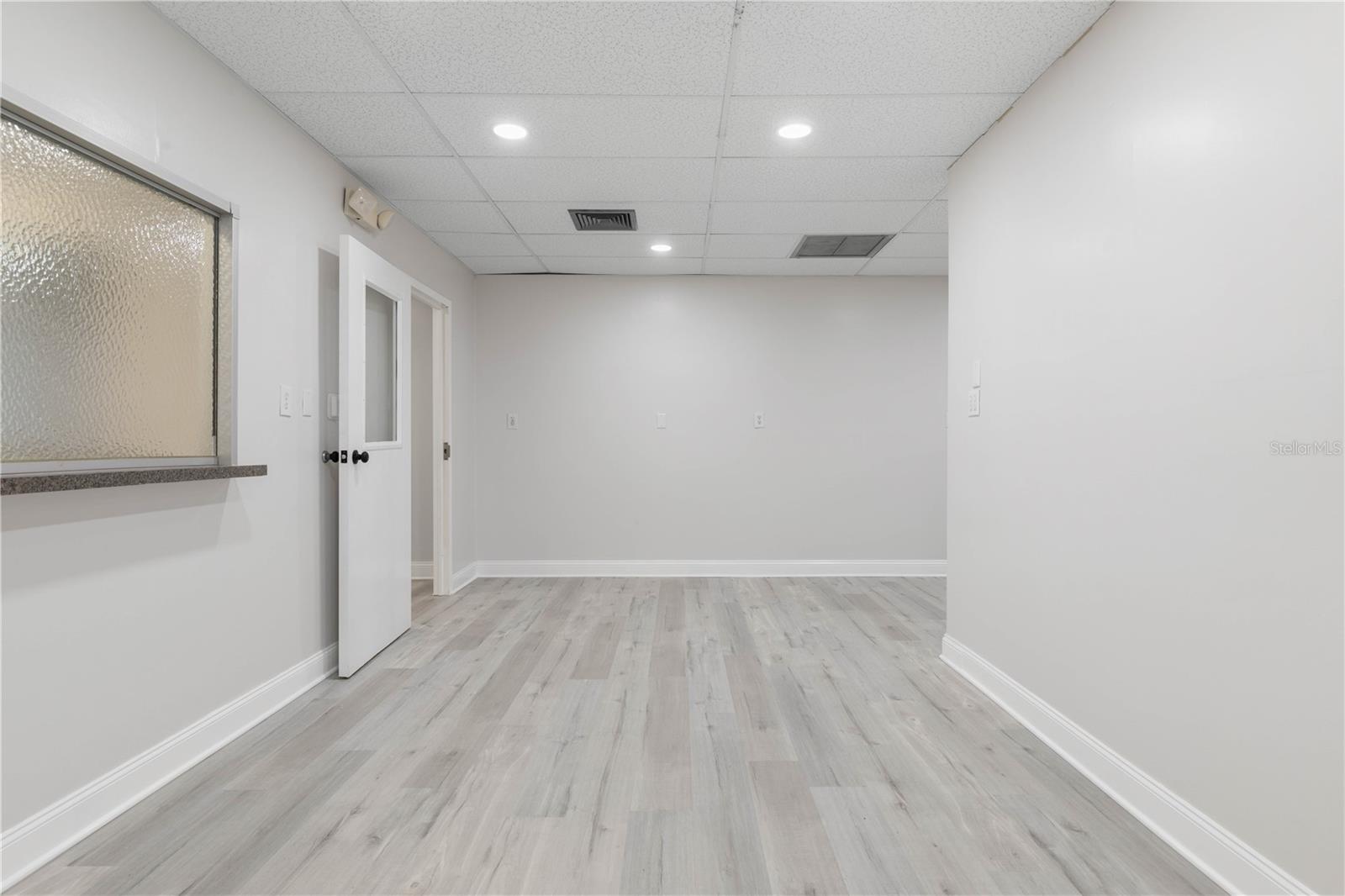 Image 16 of 20 For 28 Office Park Dr