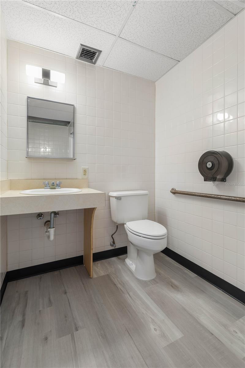 Image 18 of 20 For 28 Office Park Dr