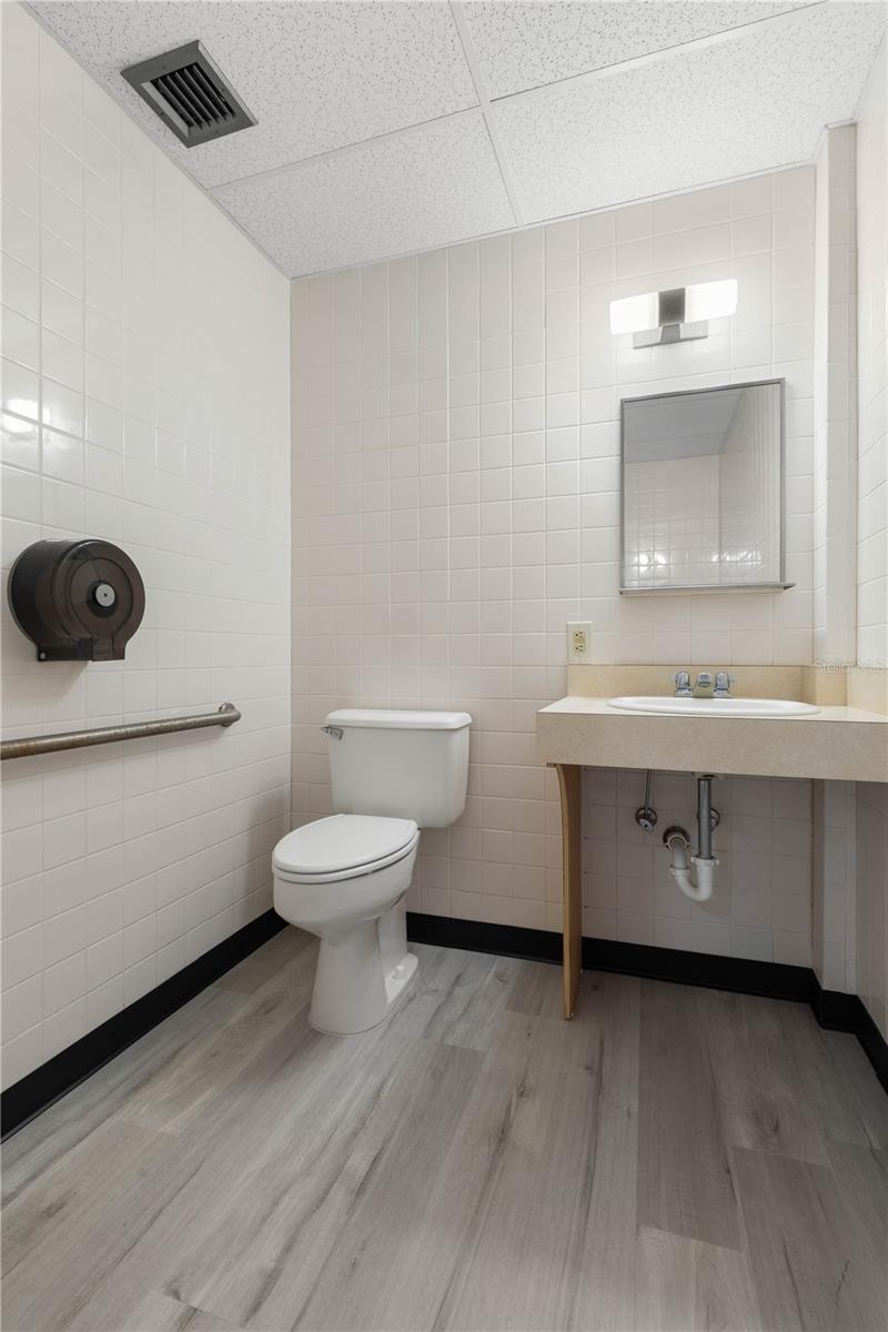 Image 19 of 20 For 28 Office Park Dr