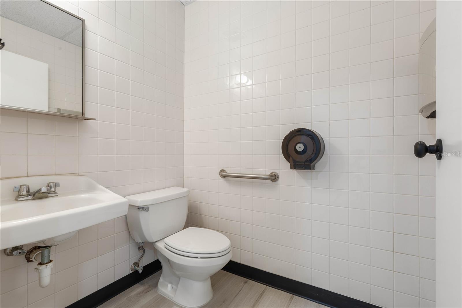 Image 20 of 20 For 28 Office Park Dr