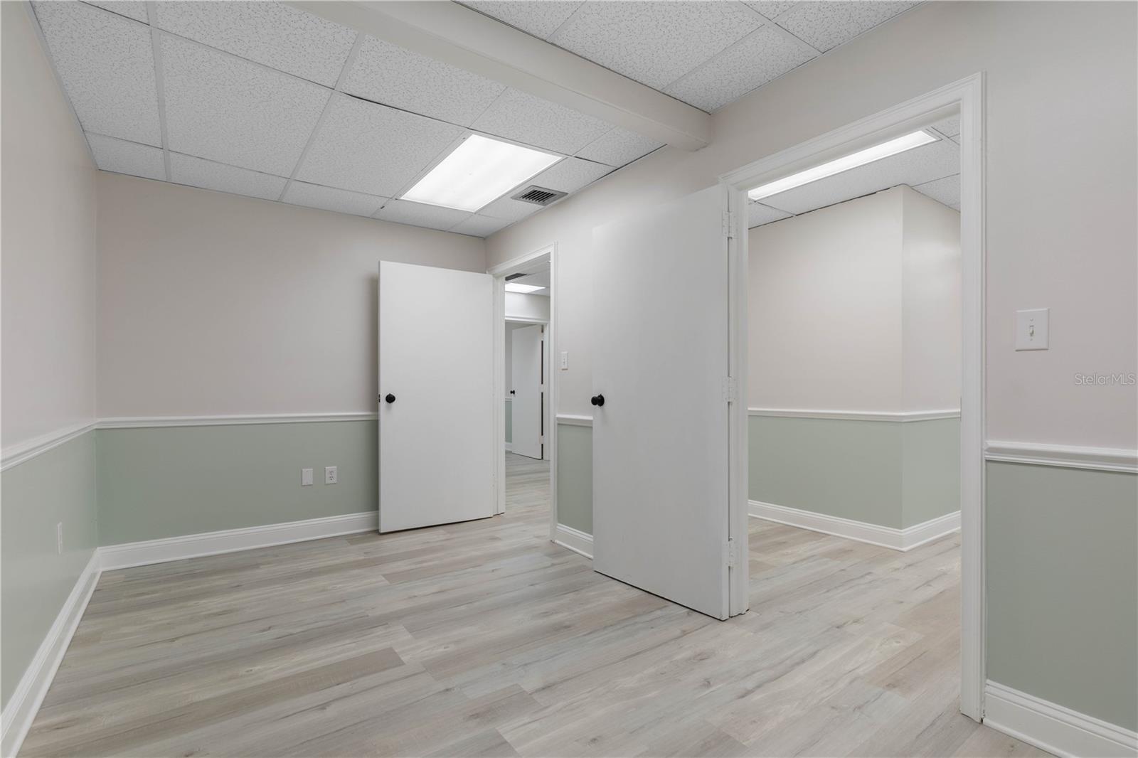 Image 4 of 20 For 28 Office Park Dr