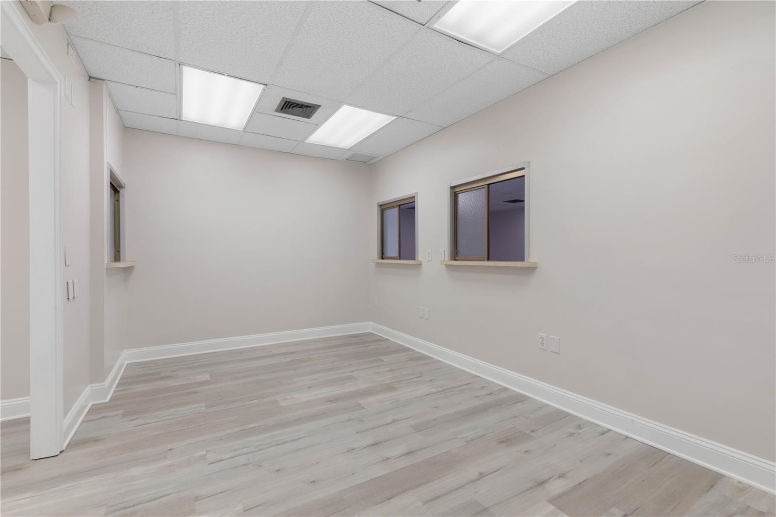 Image 6 of 20 For 28 Office Park Dr