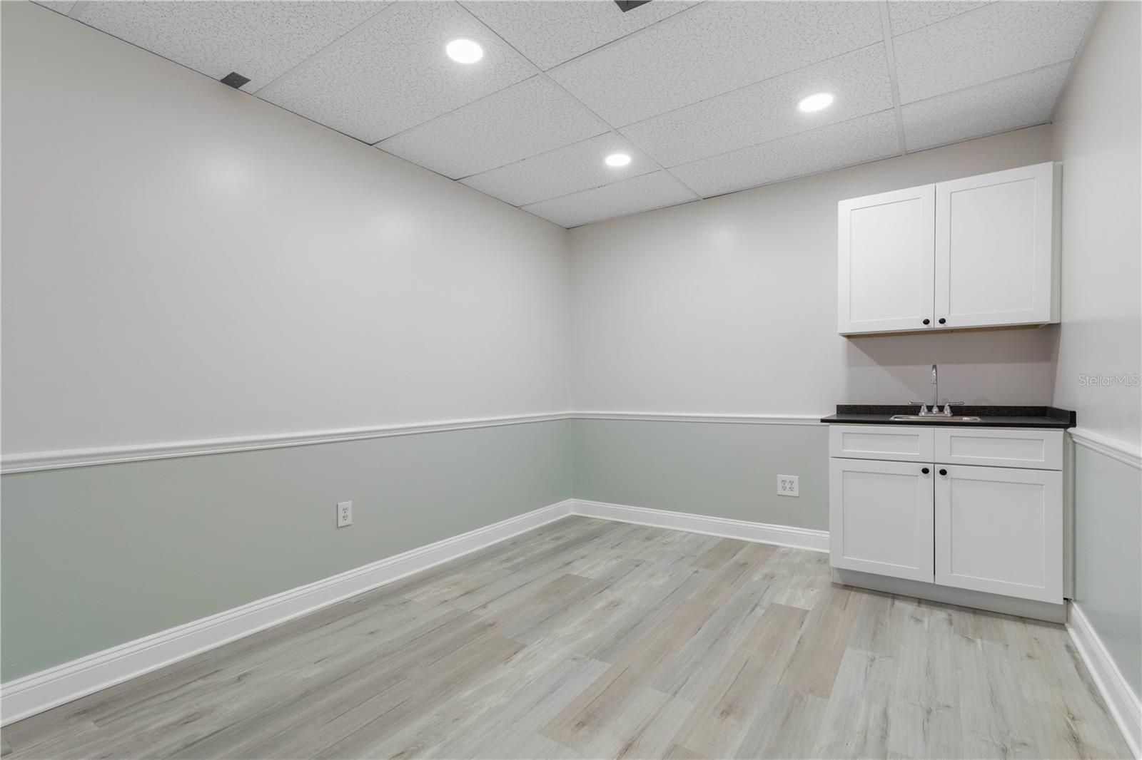 Image 9 of 20 For 28 Office Park Dr