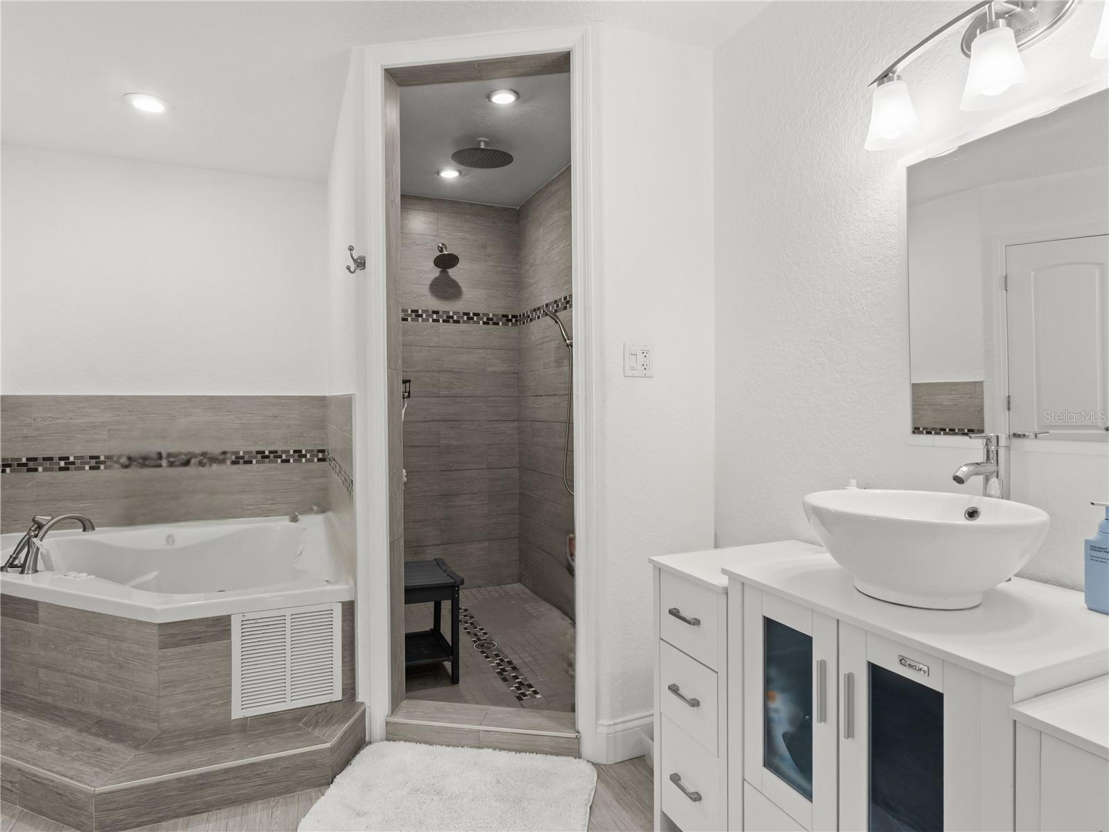 Image 33 of 53 For 14 Whetstone Lane