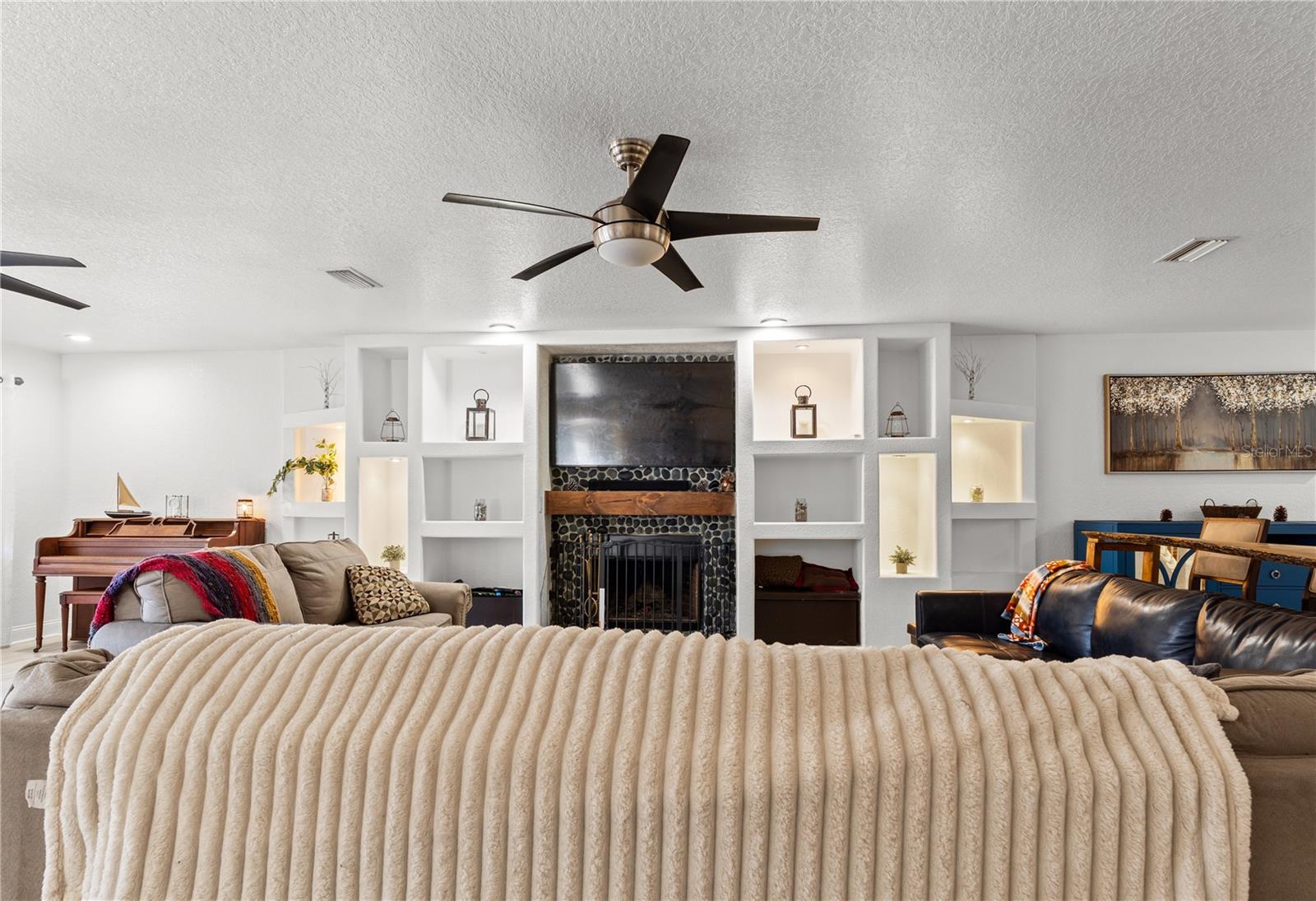 Image 9 of 53 For 14 Whetstone Lane