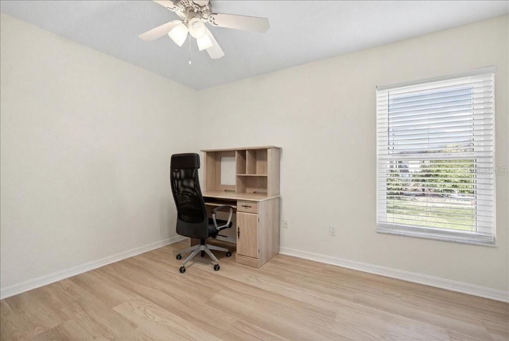 Image 27 of 55 For 42 Russell Drive