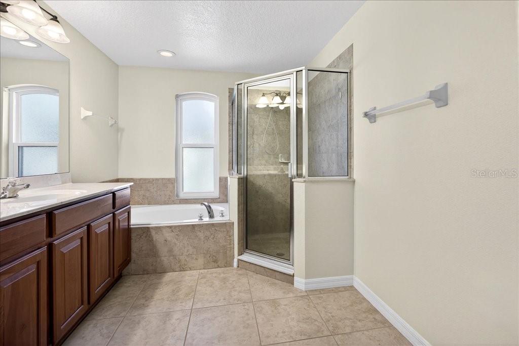 Image 33 of 55 For 42 Russell Drive