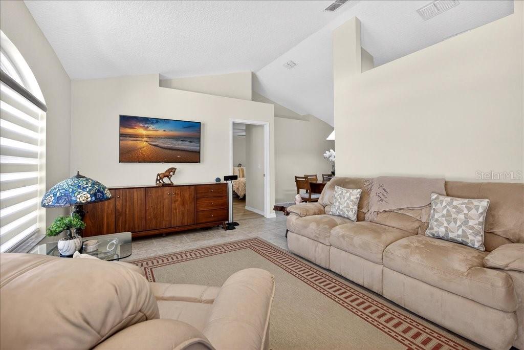 Image 4 of 55 For 42 Russell Drive