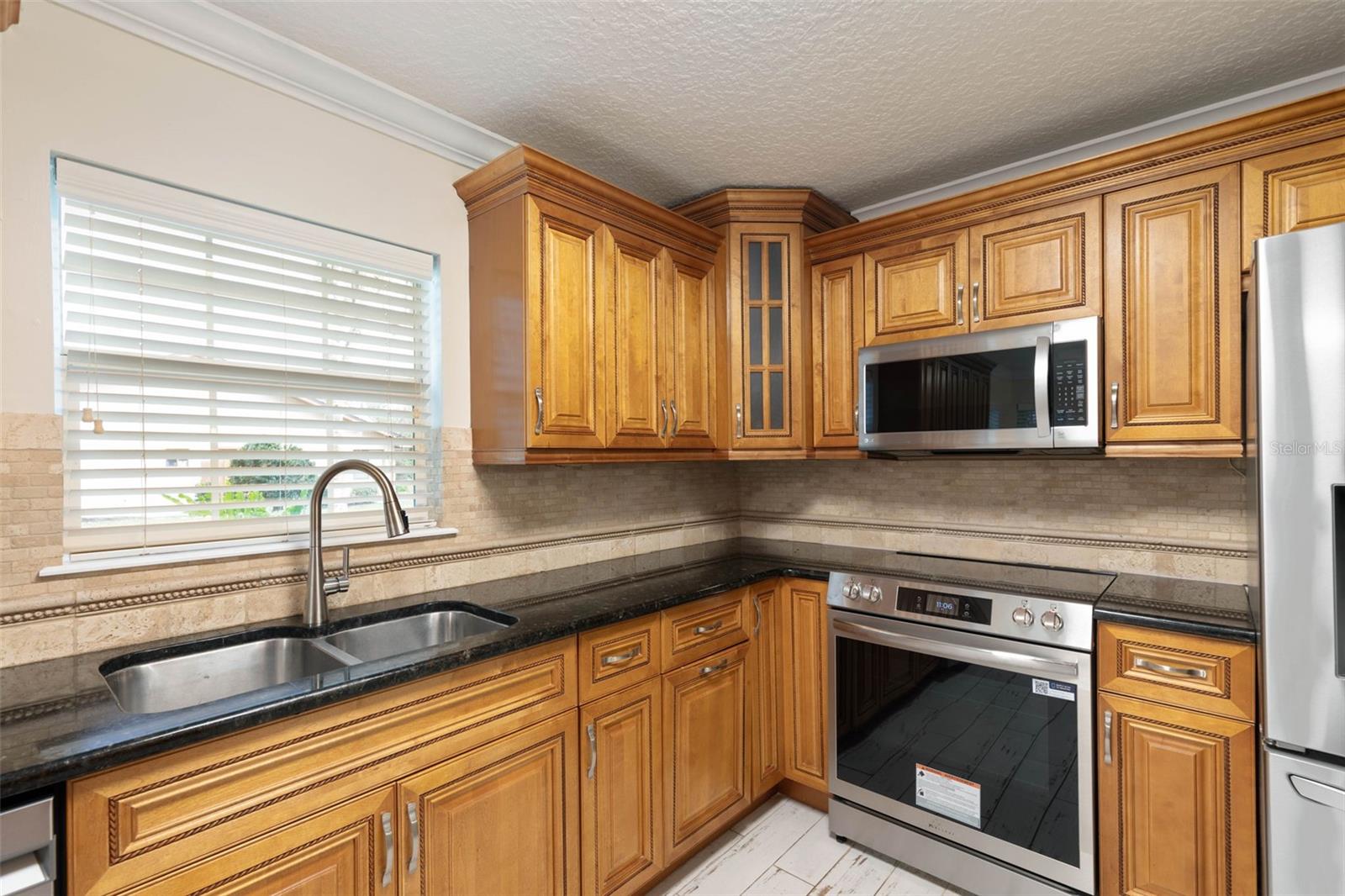 Image 29 of 82 For 8 Cole Place