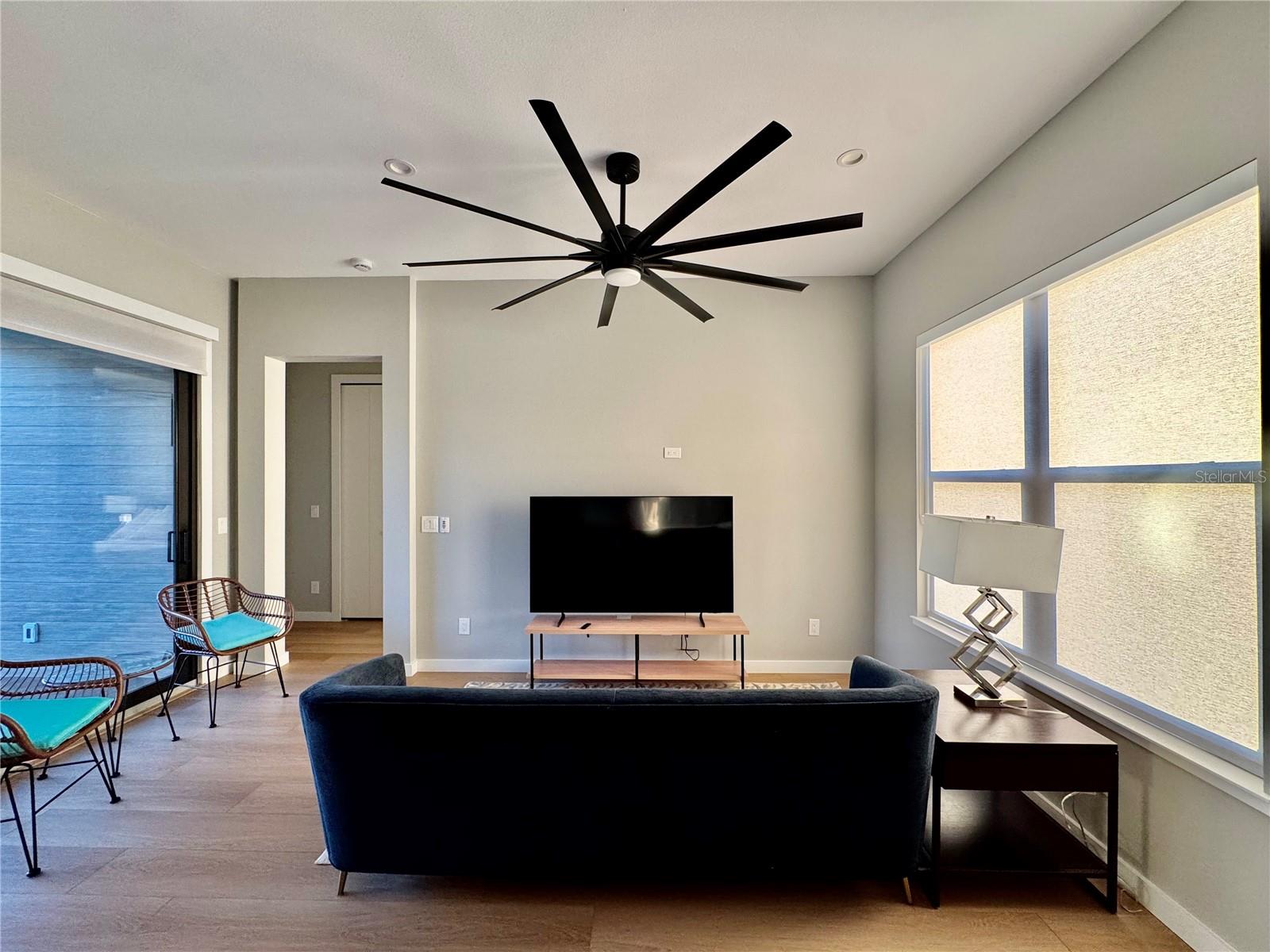 Image 5 of 12 For 1324 Daytona Avenue