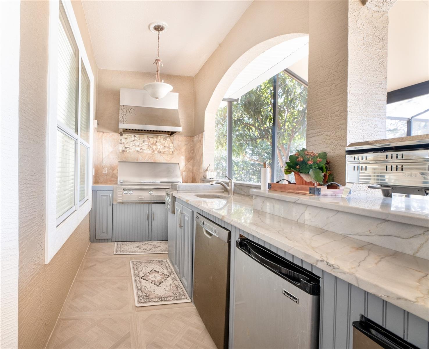 Image 10 of 12 For 18 Old Oak Drive N