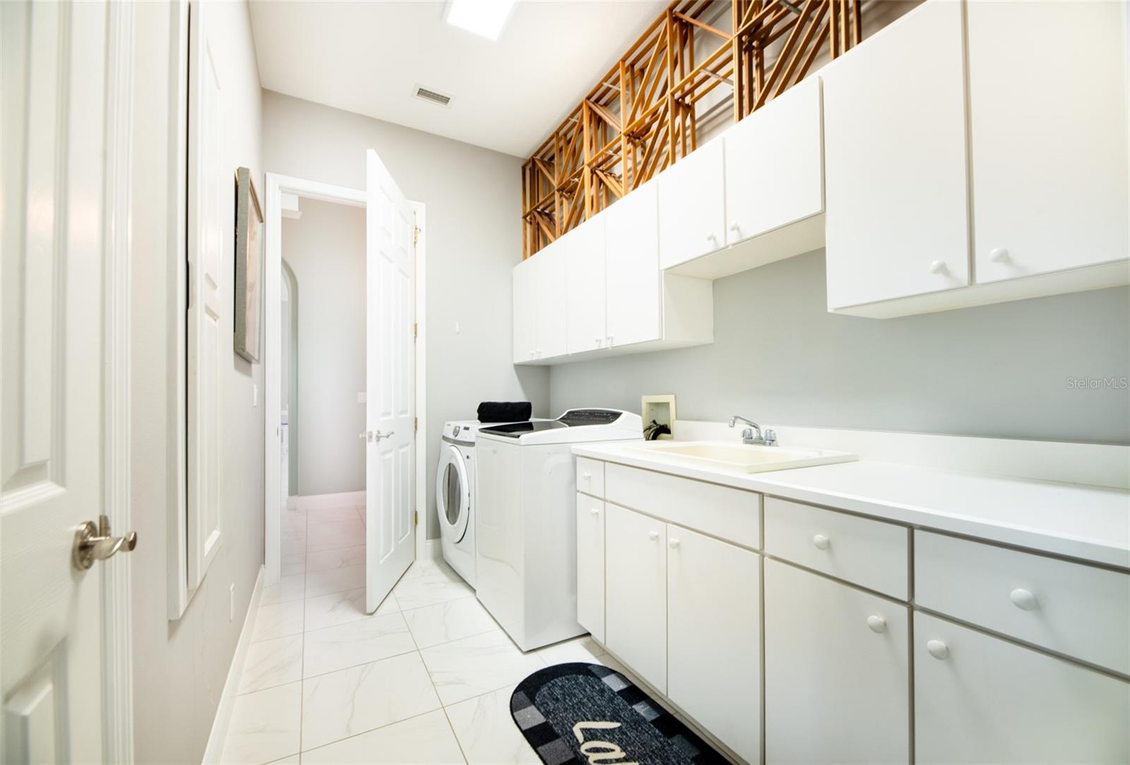 Image 12 of 12 For 18 Old Oak Drive N