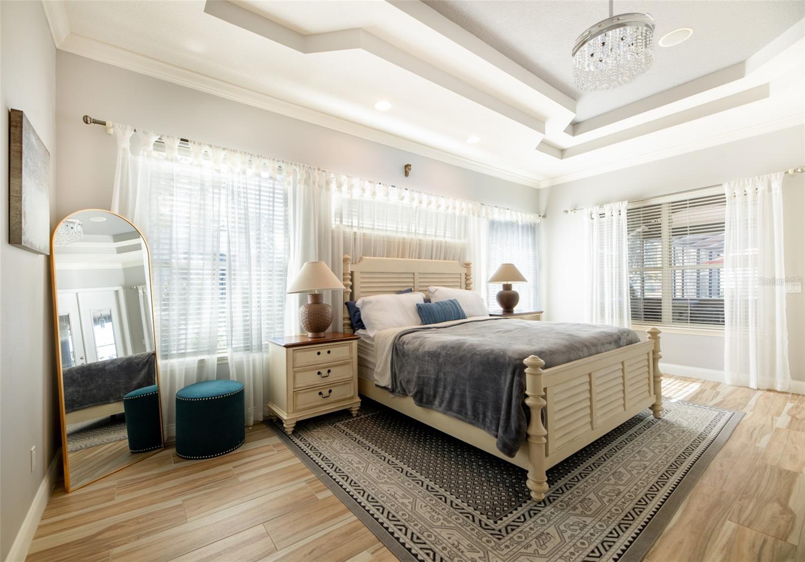 Image 6 of 12 For 18 Old Oak Drive N