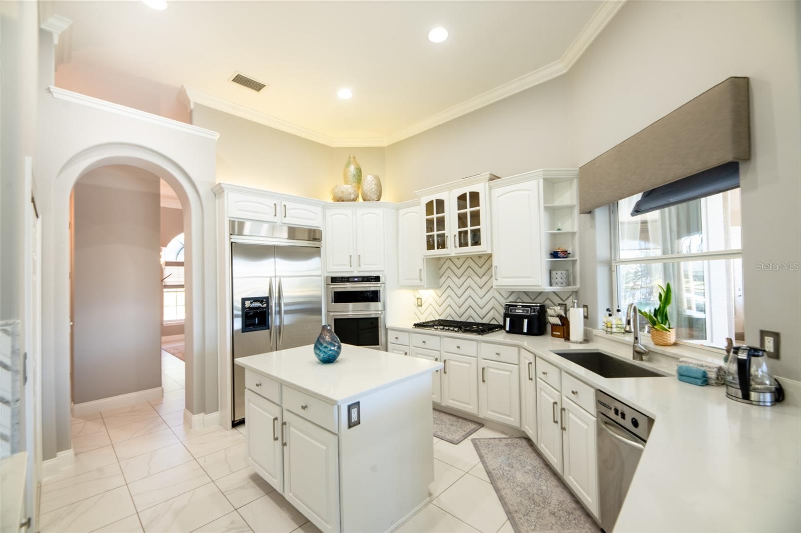 Image 8 of 12 For 18 Old Oak Drive N