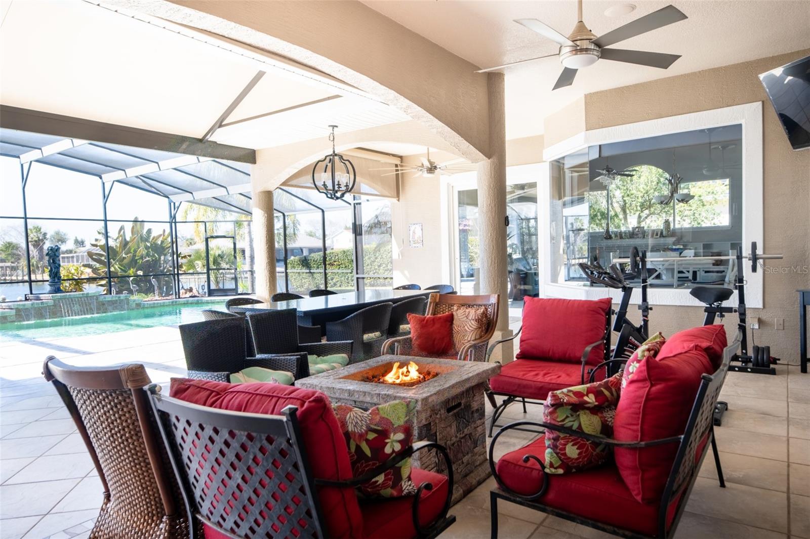 Image 9 of 12 For 18 Old Oak Drive N