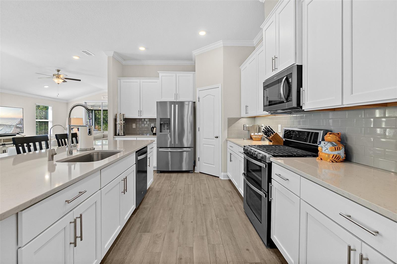 Image 10 of 42 For 597 Narvarez Avenue