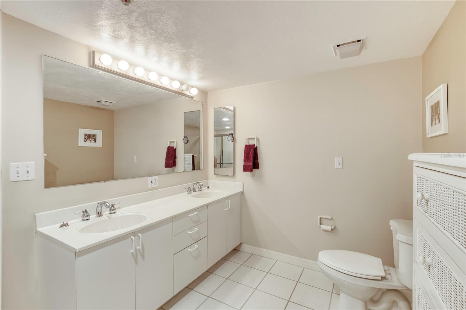 Image 27 of 81 For 2937 Atlantic Avenue 2001