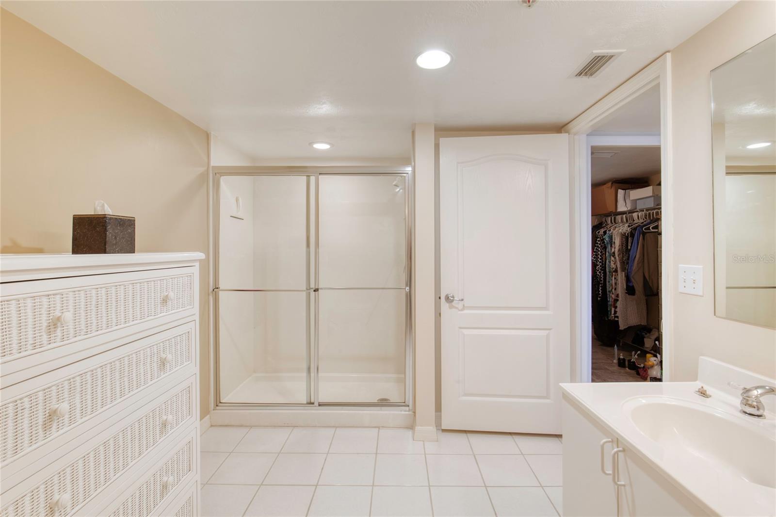 Image 28 of 81 For 2937 Atlantic Avenue 2001