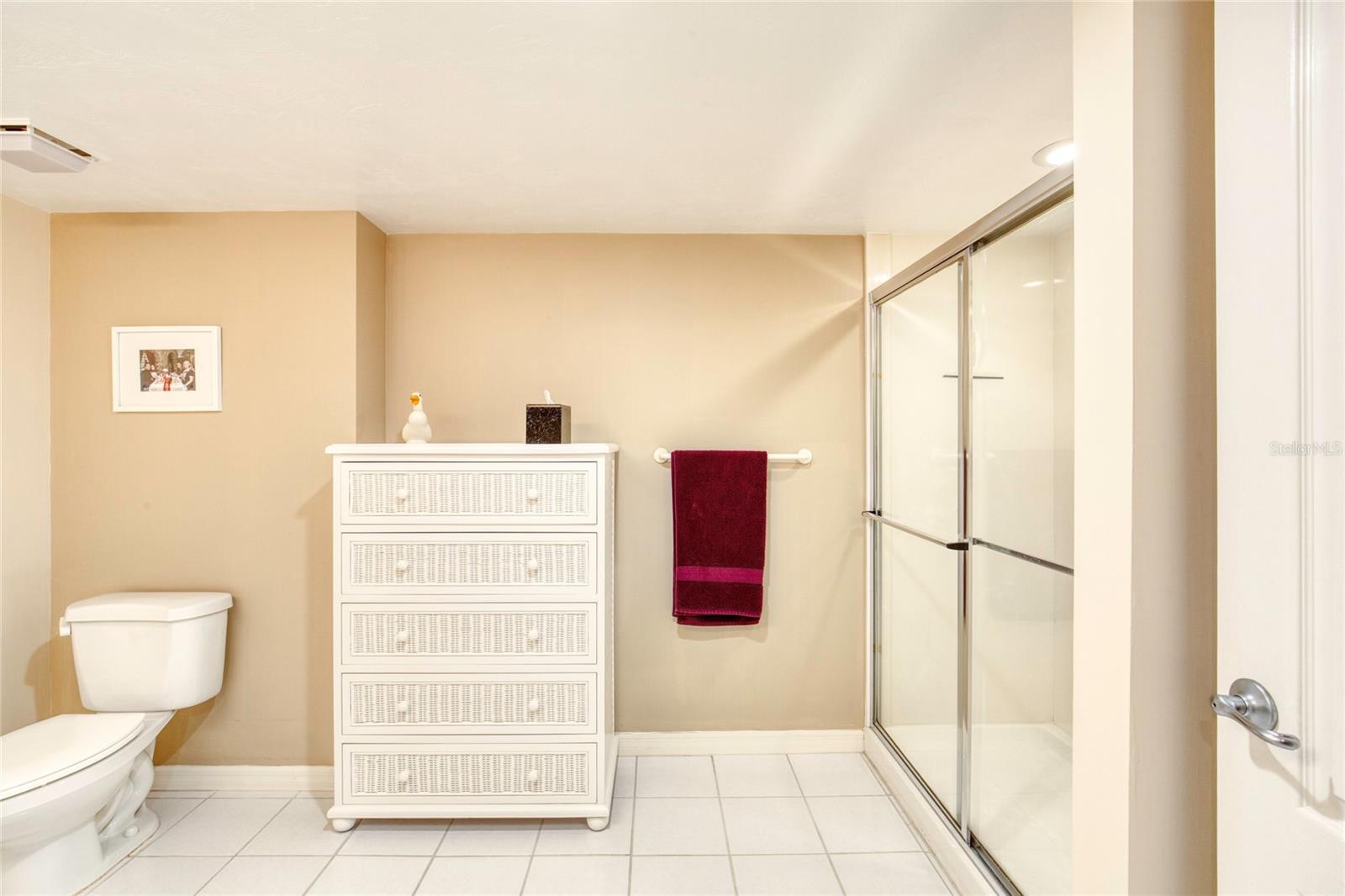 Image 29 of 81 For 2937 Atlantic Avenue 2001