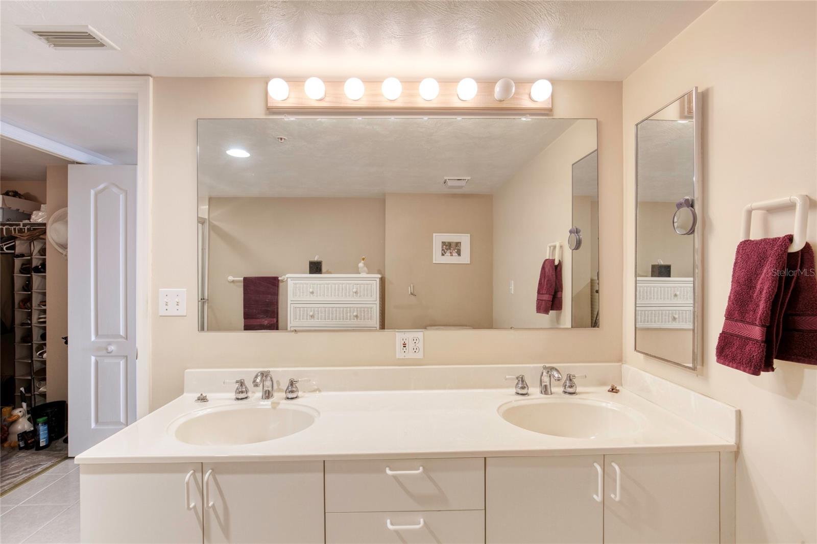 Image 30 of 81 For 2937 Atlantic Avenue 2001