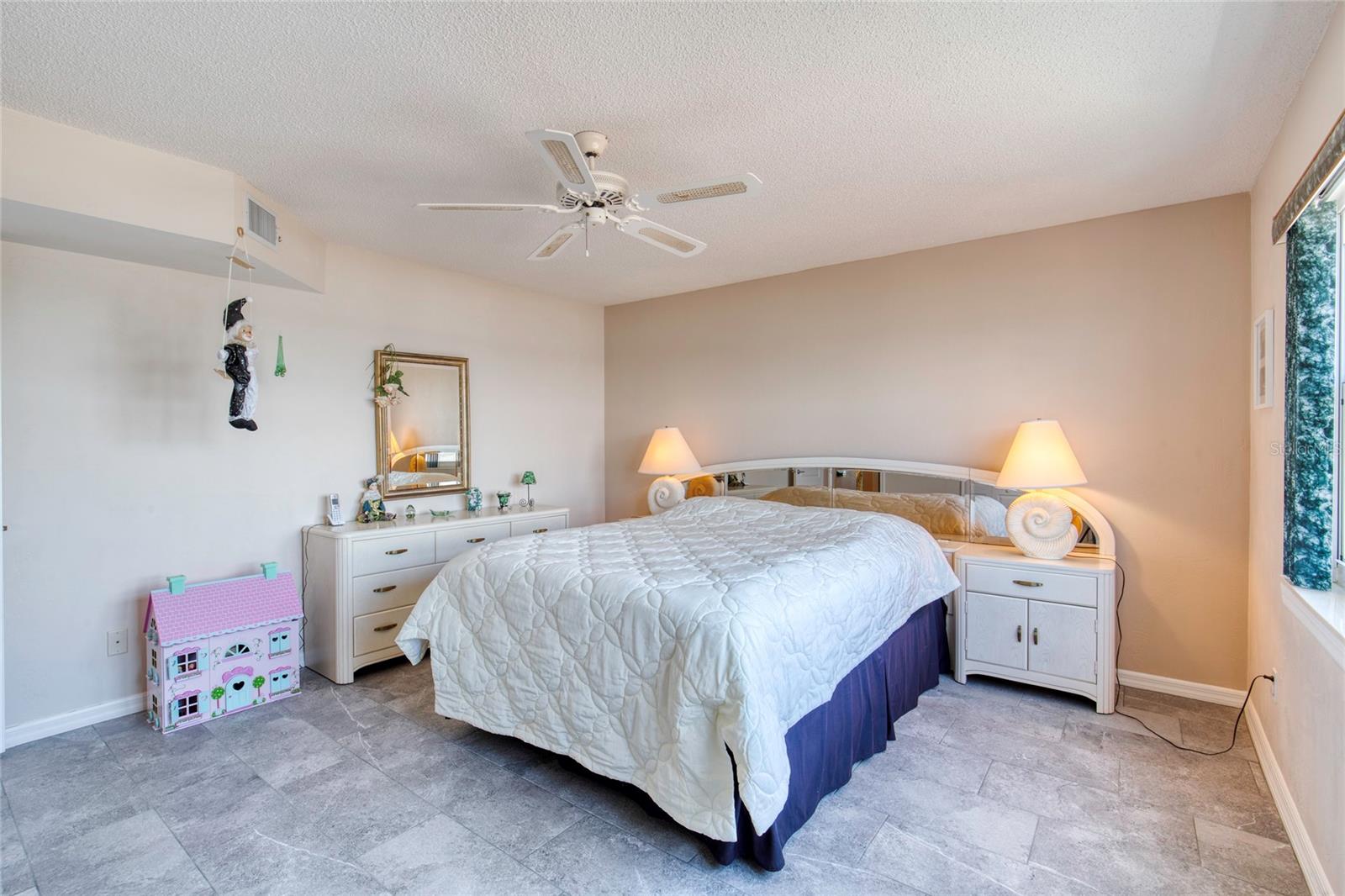 Image 37 of 81 For 2937 Atlantic Avenue 2001