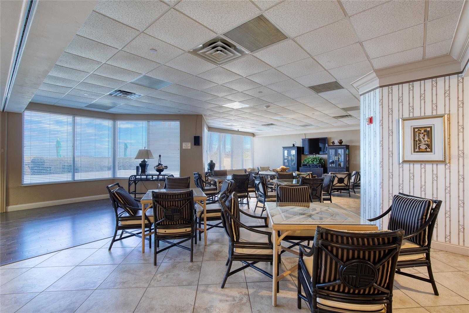 Image 64 of 81 For 2937 Atlantic Avenue 2001