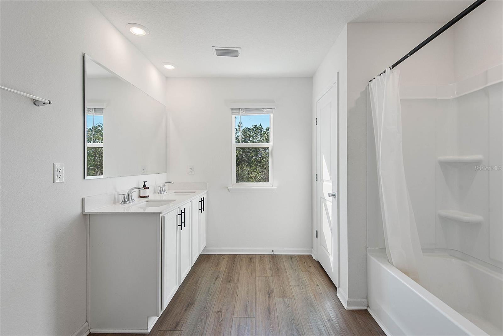 Image 22 of 53 For 43 Willow Street