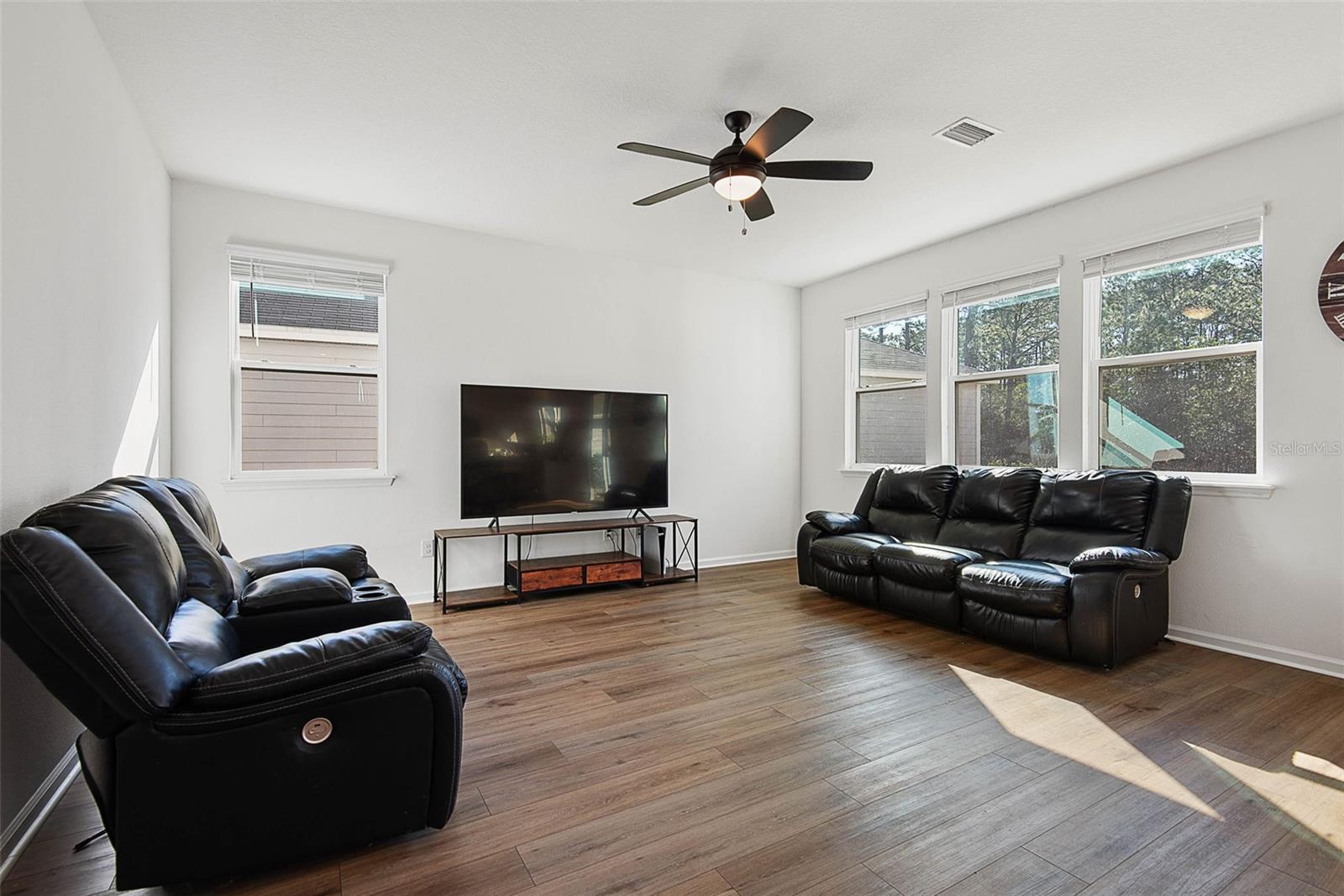 Image 33 of 53 For 43 Willow Street